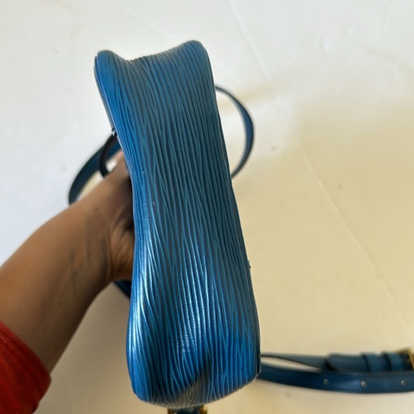 Authentic Louis Vuitton bag - Picture 6 of 16